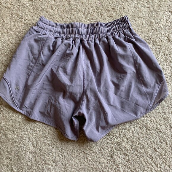 Lululemon Hotty Hot Short II, Long 4" Inseam, Dusty Dawn, size 4 EUC - Picture 5 of 10